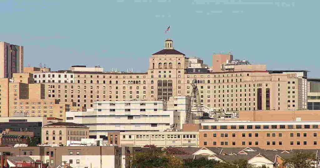 UPMC Takes a Proactive Stance: Reinstates Mask Mandate Amid Rising Respiratory Viruses 1 UPMC Hospital pic